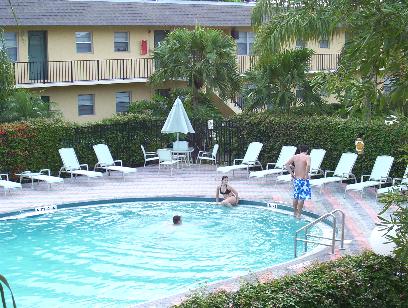 Pool at Oakland Park Condominiums for Sale